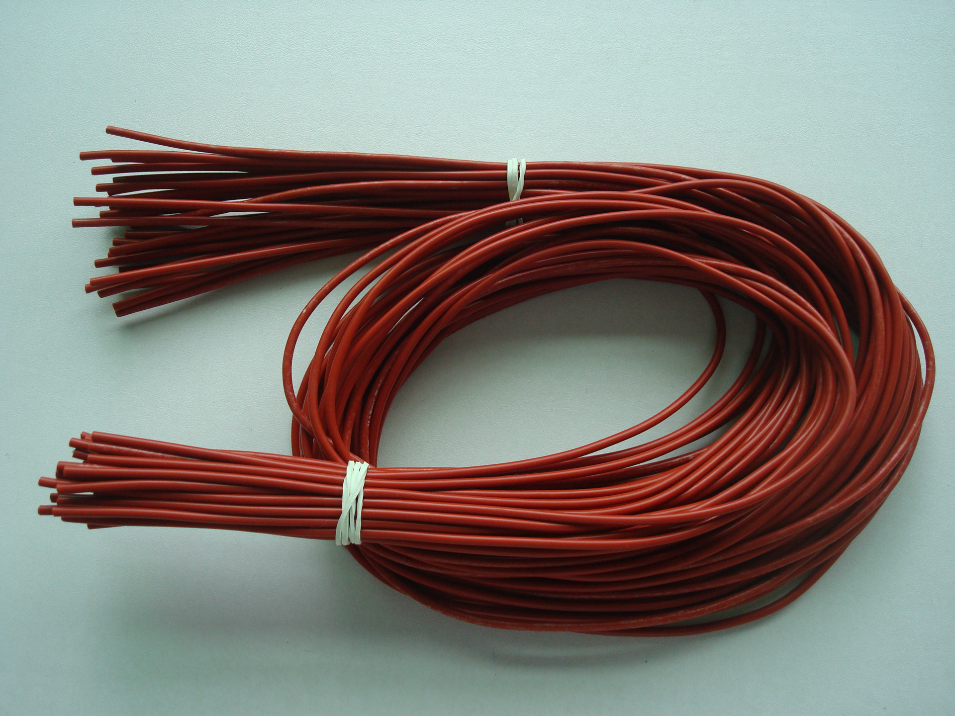 主营产品:硅胶发热线;碳纤维发热线;针刺棉加热片;无纺布加热片;铝箔