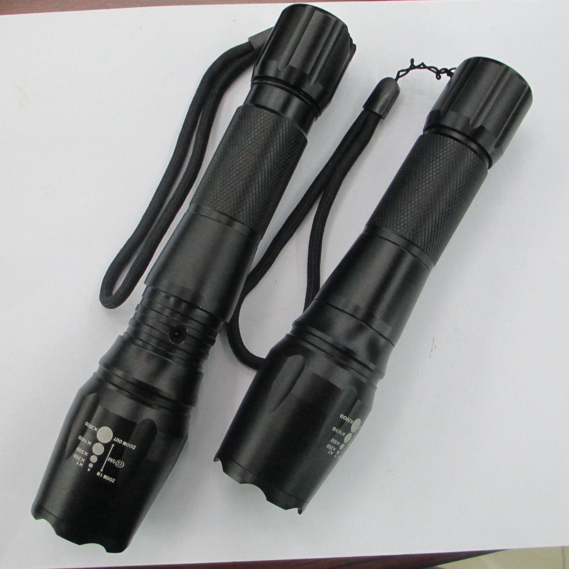 t6强光手电筒led充电18650锂电池拉伸调焦子弹头造型