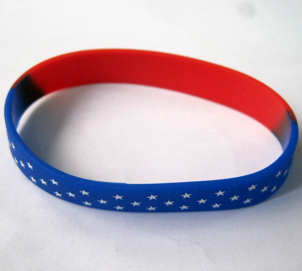 工厂生产定制pvc软胶 蓝红交接手环 双色手腕带 pvc定做