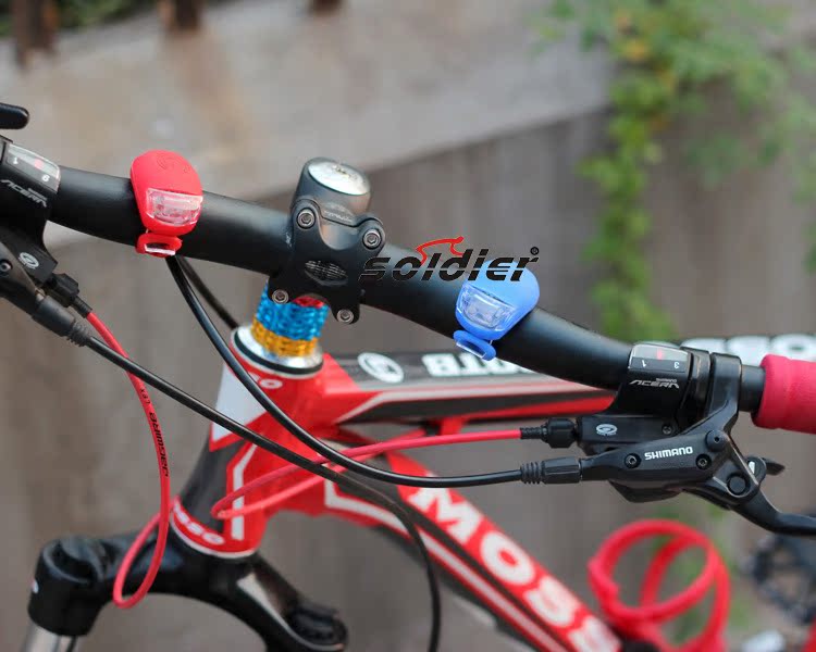 新款山地自行车硅胶灯风火轮批发车灯专用两只卡装//023青蛙灯