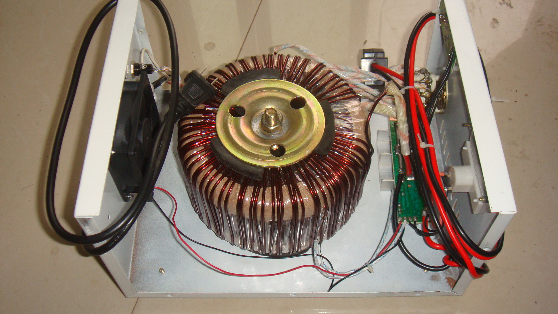 电动三轮车充电机