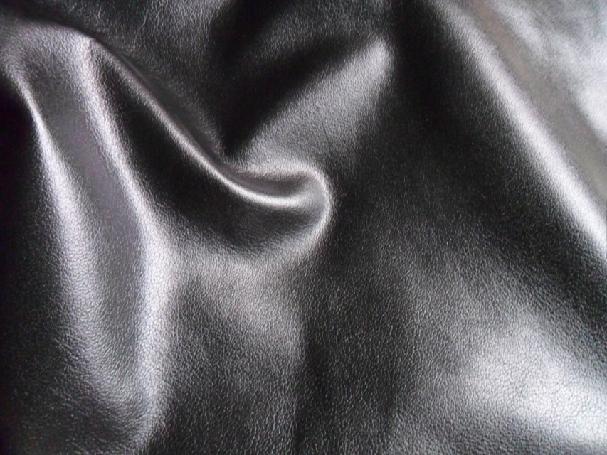 超低价出售头层真皮 黑色 水牛皮