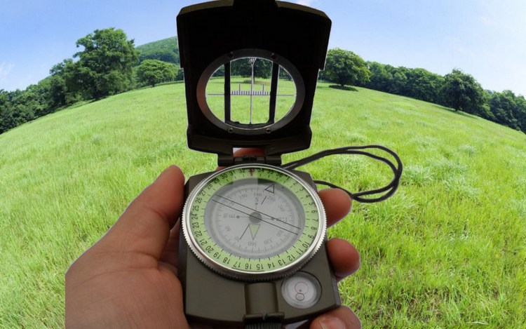 美军精准夜视指南针便携指北针户外必备应急用品登山表