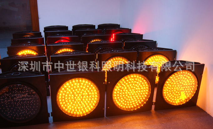 供应300mm太阳能黄闪警示灯 led发光黄闪 慢字太阳能警示灯