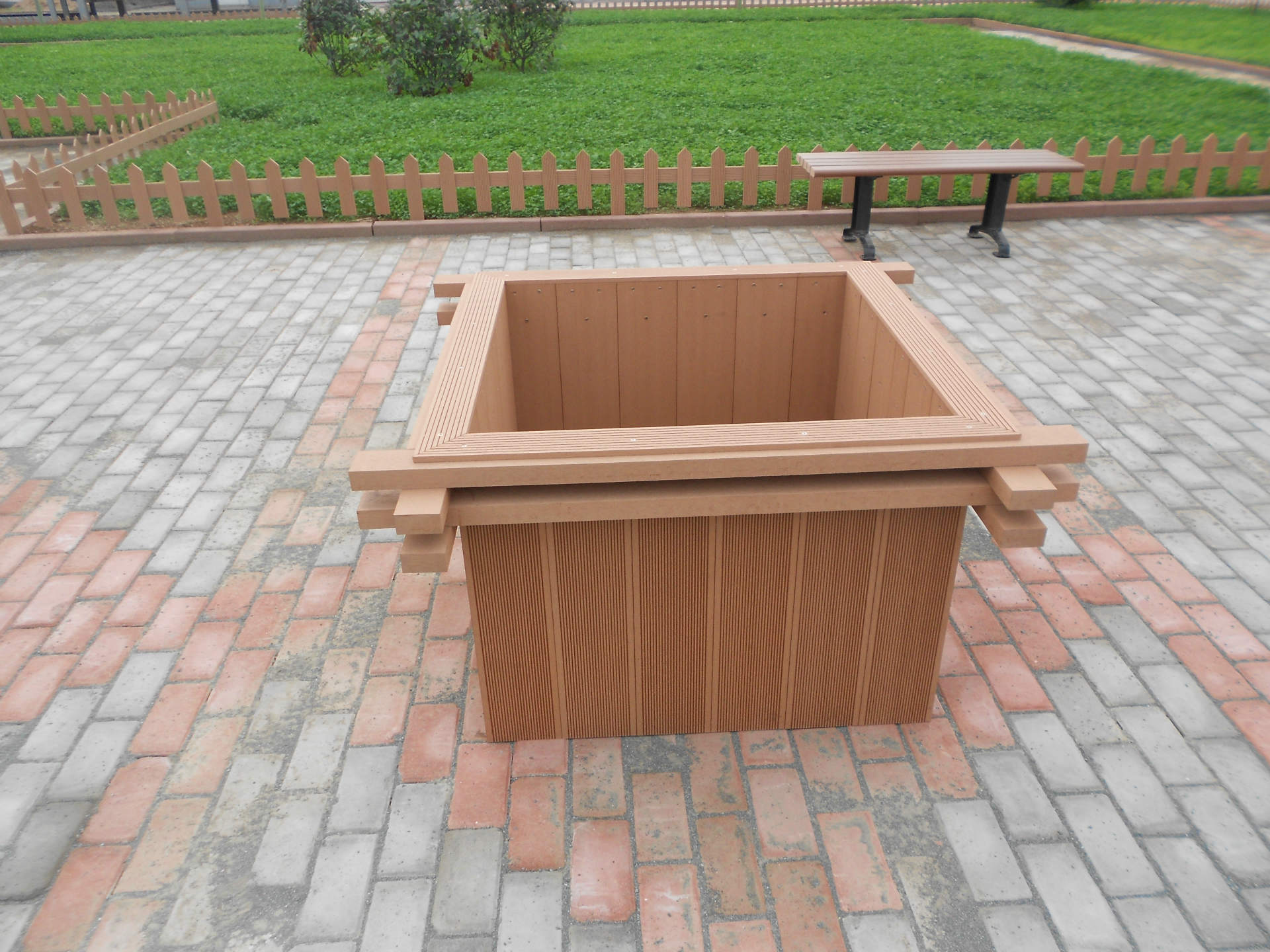 供应优质塑木花箱 塑木地板 木塑材料 园林景观 建筑材料