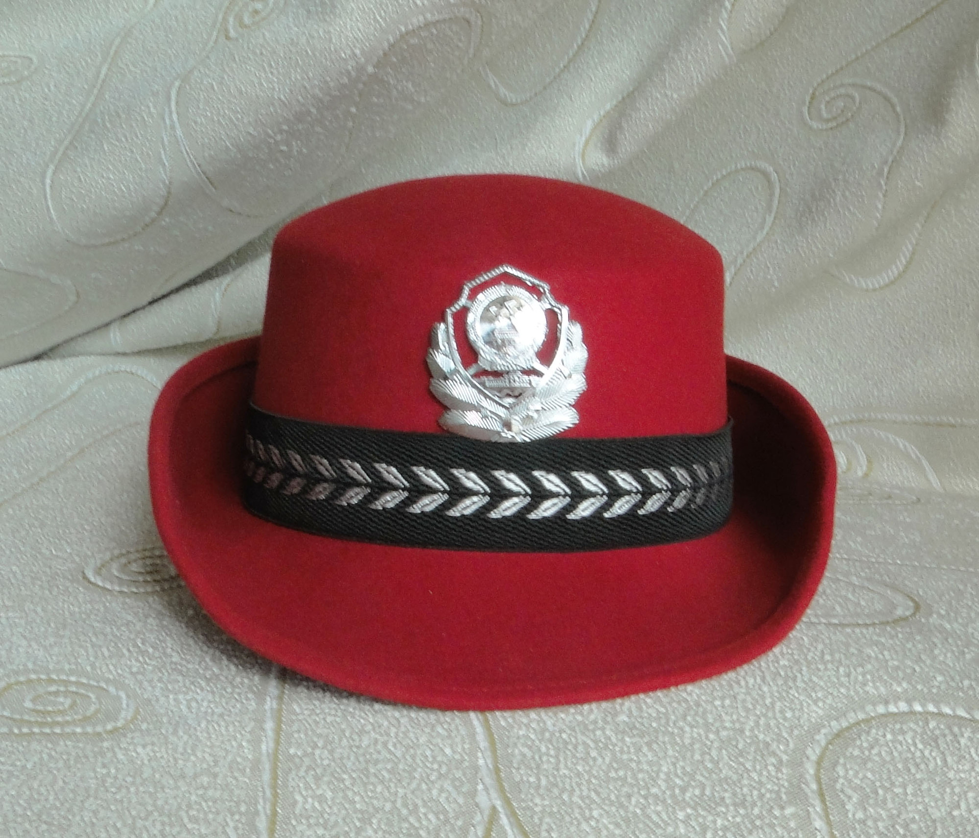 首页 服饰 帽子 保安帽 >女警式帽,女保安帽,礼仪队帽,表演帽,羊毛