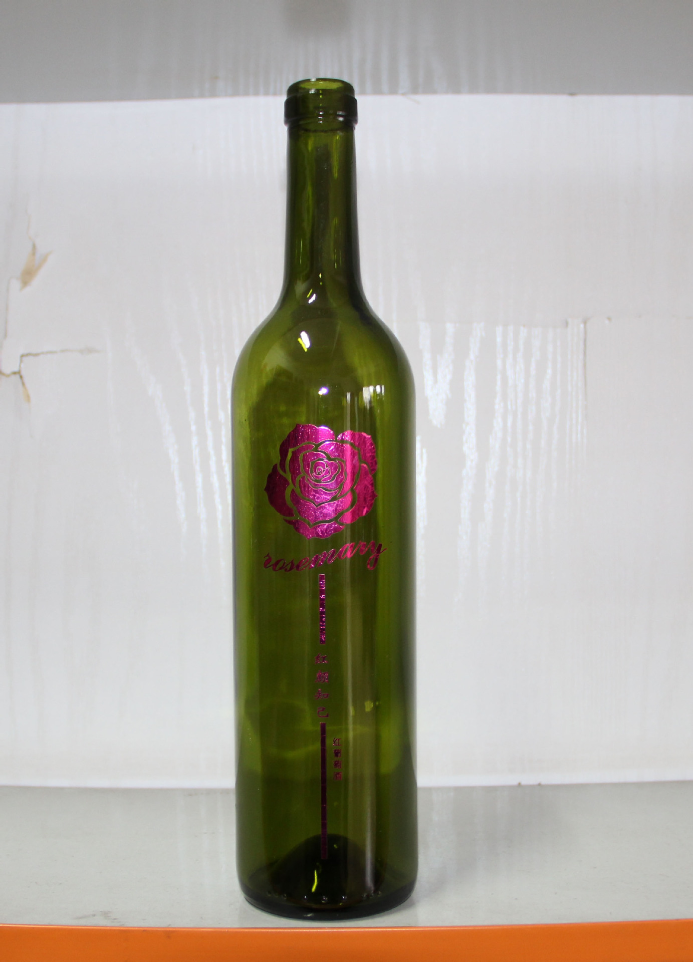 蓦然玻璃工艺制品有限公司可供应各种喷涂蒙砂视窗瓶,可出售各种酒瓶