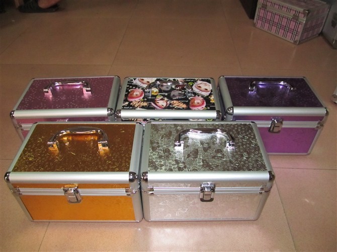 厂家提供便携 规格全 工具箱 技师工包美甲箱化妆箱