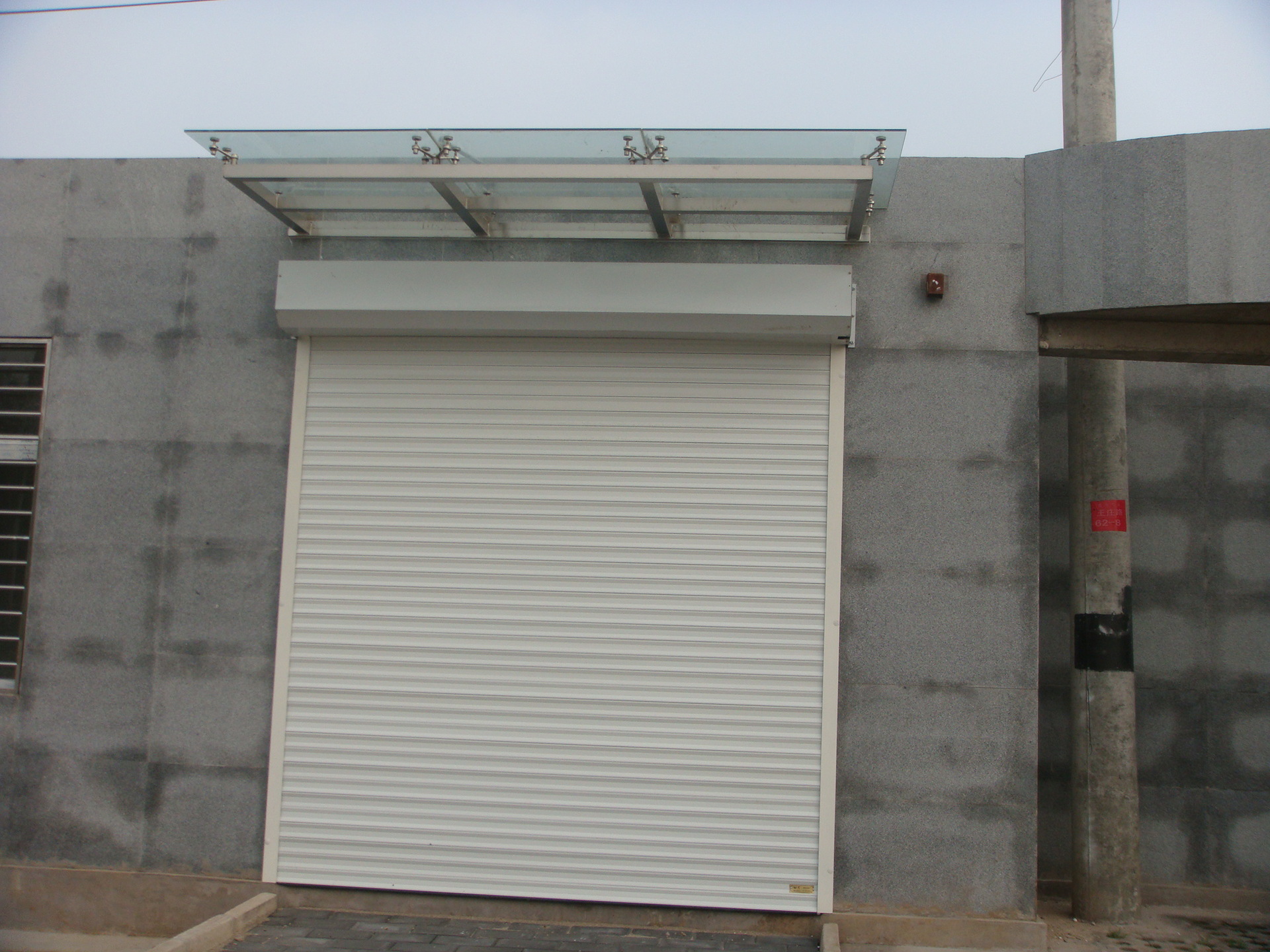 大量批发供应彩钢板卷帘门加强抗风卷帘门