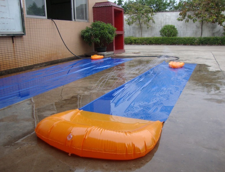 充气滑水道 喷水滑道 水上娱乐用品