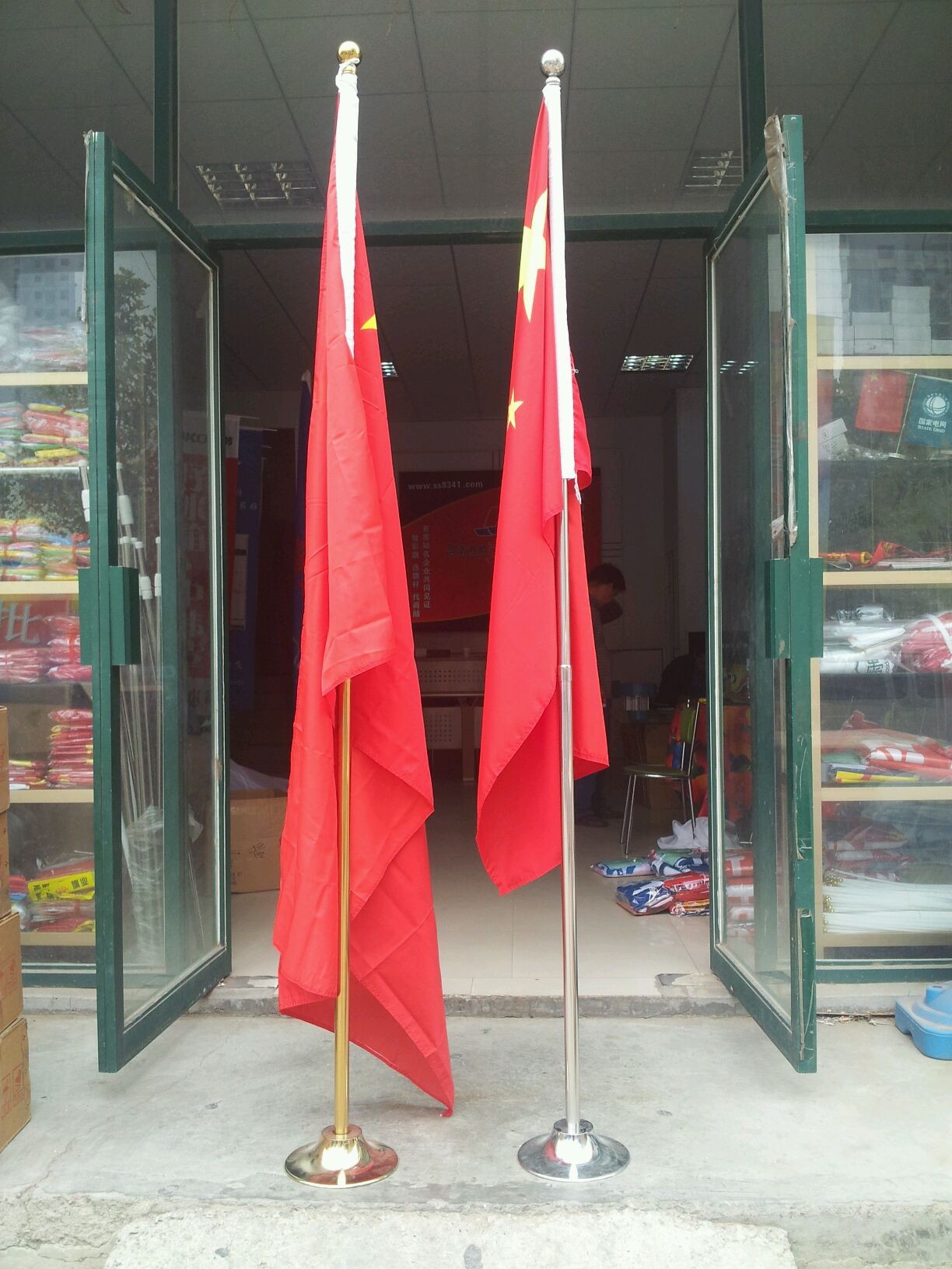 厂家直销零售批发携带方便,易组装办公室会议不锈钢落地旗杆