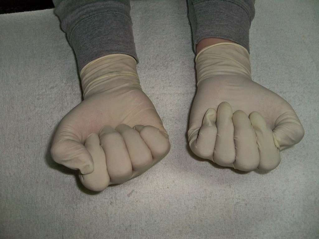 乳胶手套丁晴胶手套卫生医务人员一次性手套家居清洁防护手套批发