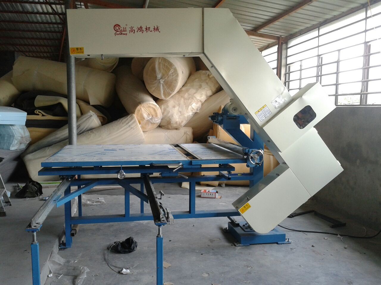 全年供应优质海绵机械设备 专切海绵斜度设备 泡绵角度切割机