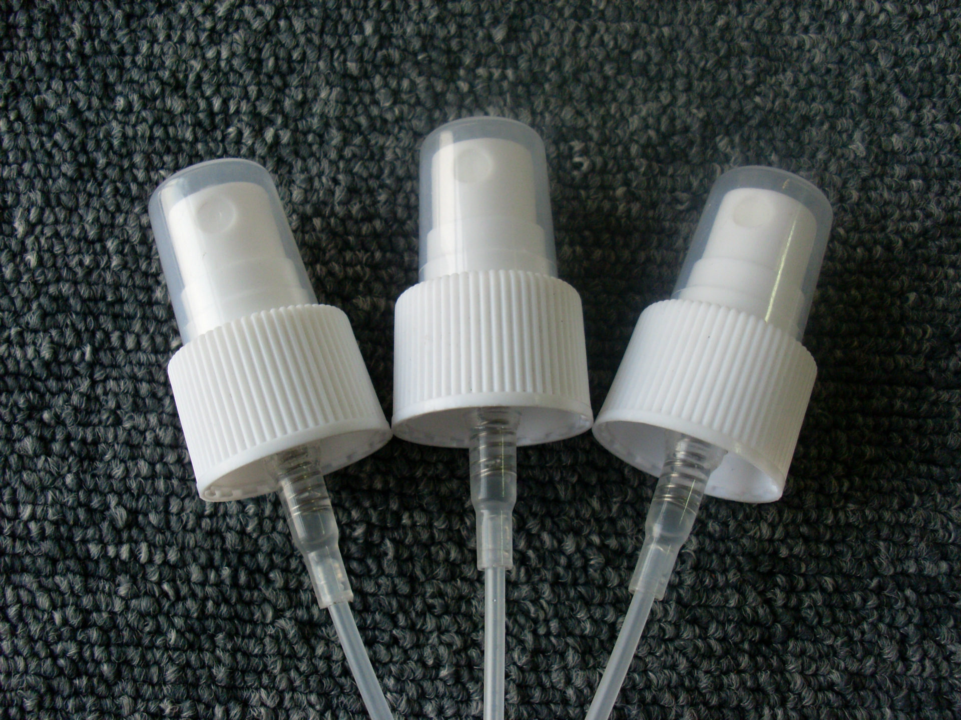 供应香水瓶喷头 20螺口pp喷头 香水泵头