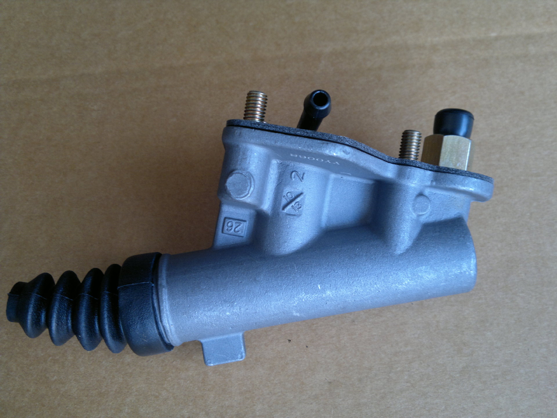 汽车配件零部件直供 华菱星凯马离合器总泵(铝总) 1605010-xm