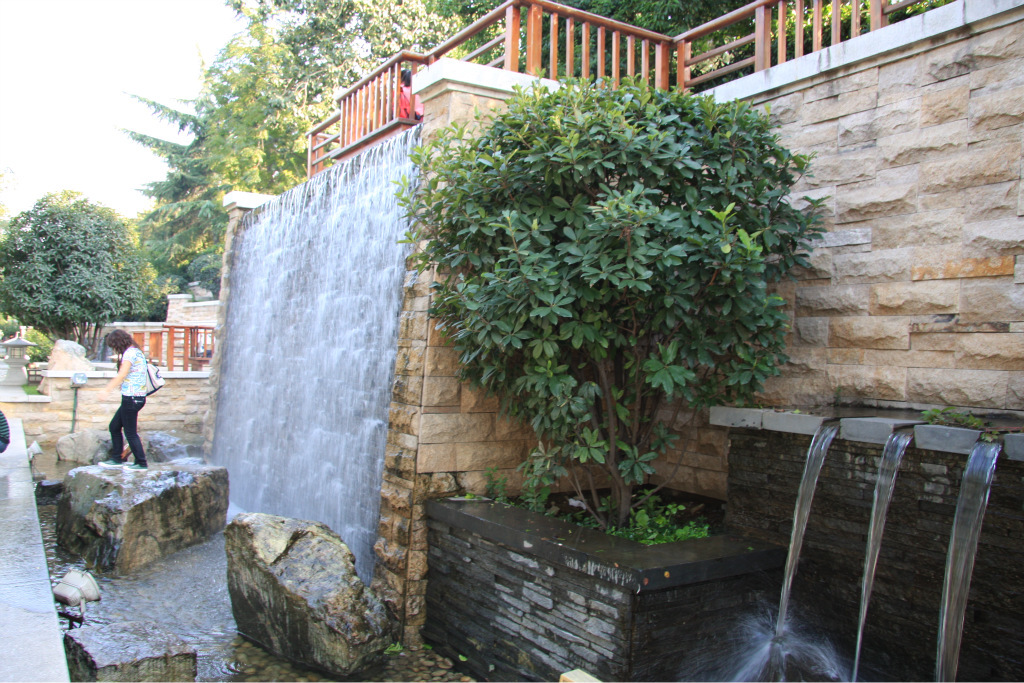 济宁园林景观喷水墙图片 山东广场景观假山喷泉生产加工厂家