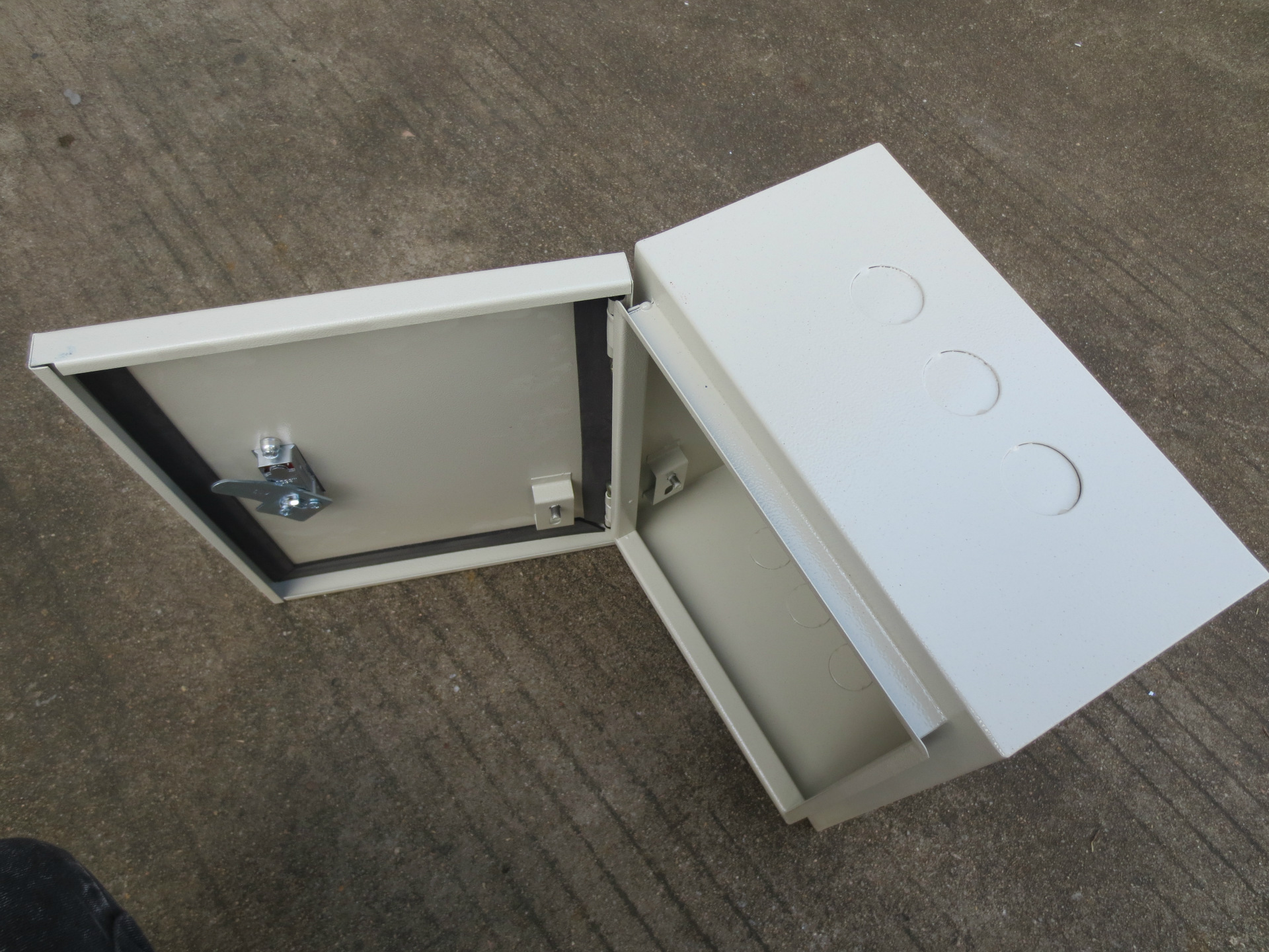 供应 白色小型三级动力配电箱 定制户外防尘不锈钢配电箱