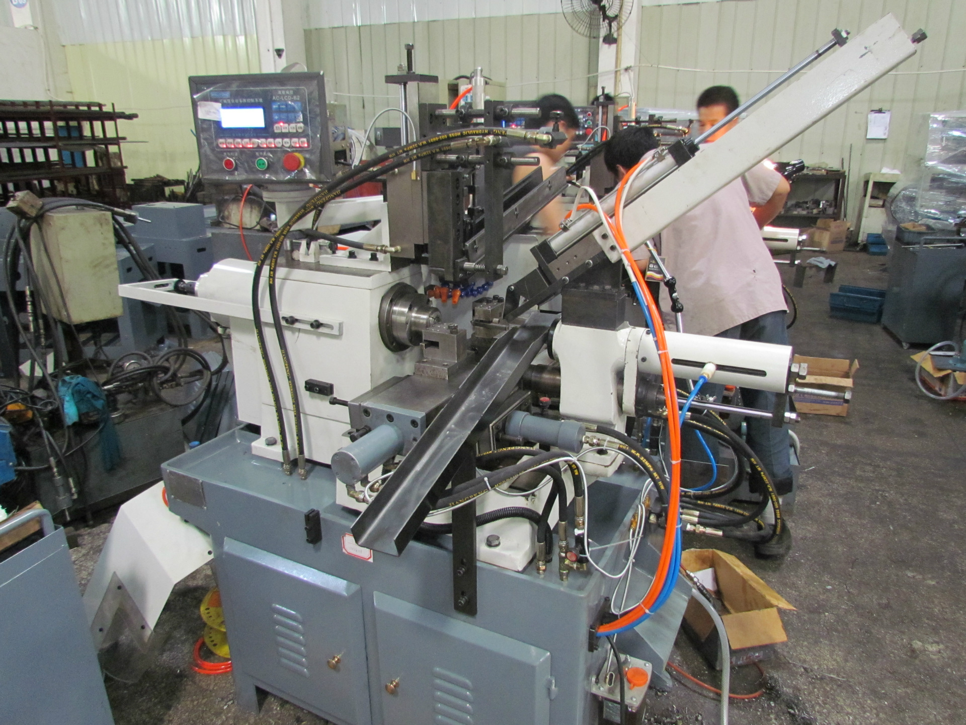 自动前送料液压自动车床