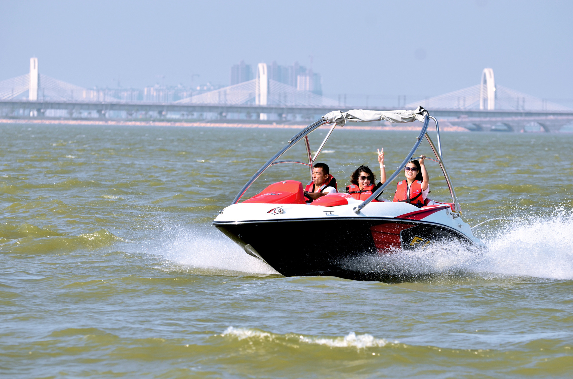 供应小型运动快艇,高速艇,海钓船,休闲游