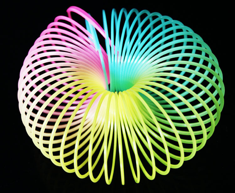 厂家提供千变万化塑料大号彩虹圈 弹力弹簧彩色圈批发