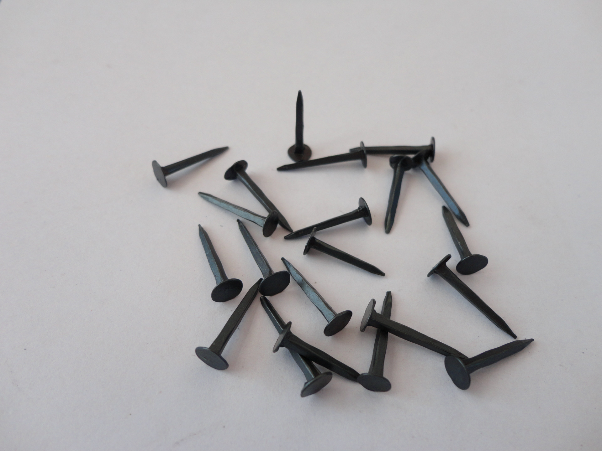 供应翔力牌烤蓝黑色鞋钉