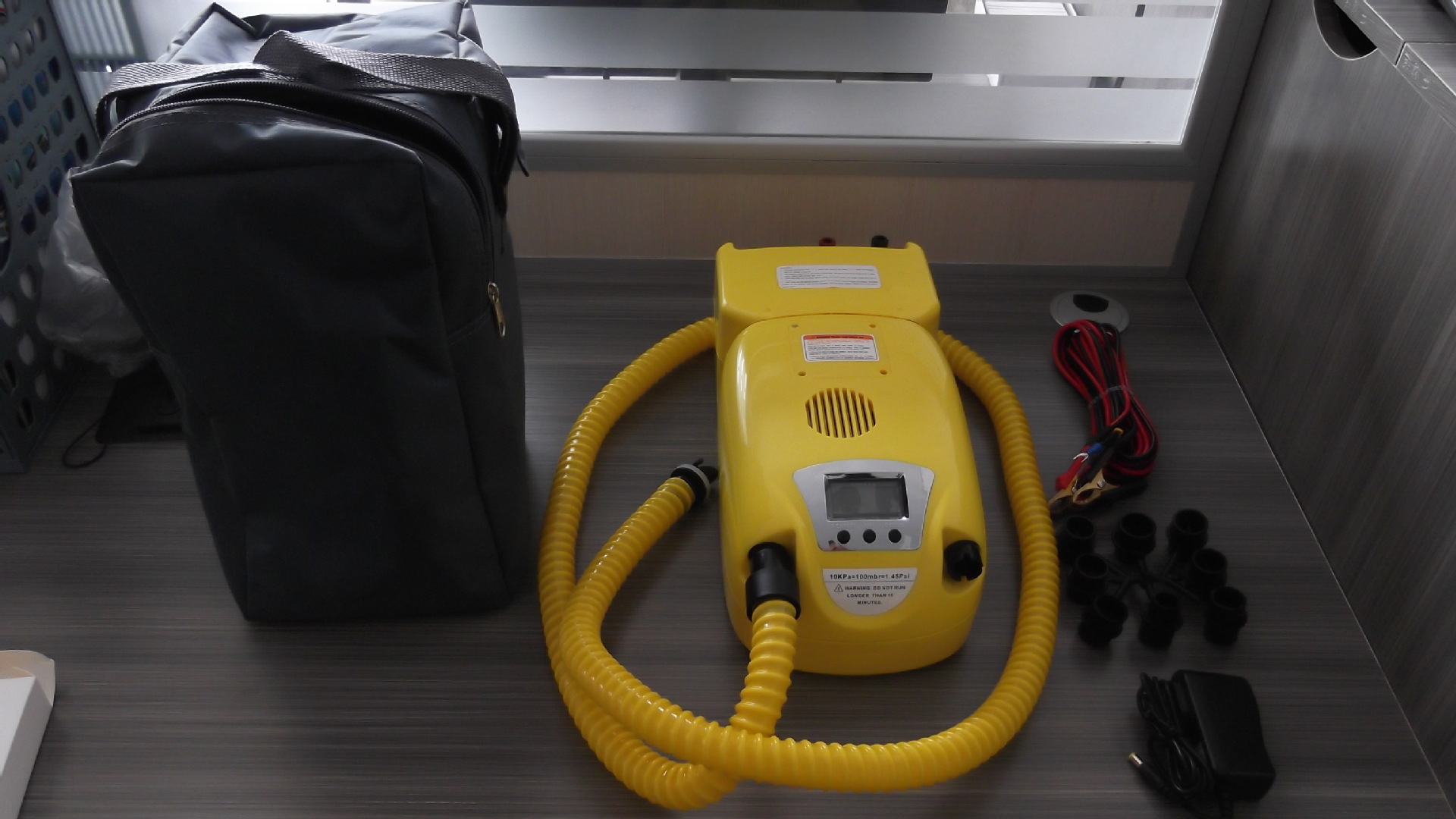 冲浪板电动打气筒 充气艇电动充气泵 电动打气筒 蓄电池打气筒