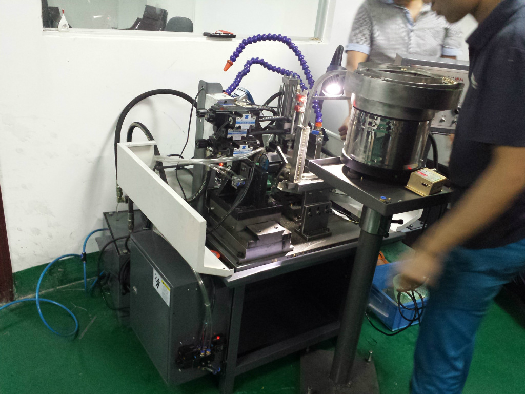 供应自动铣槽机铣一字槽机开一字槽机