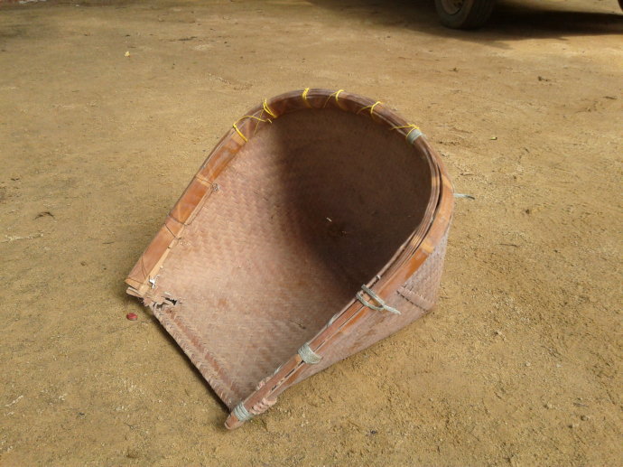 p11  竹编的笆斗!