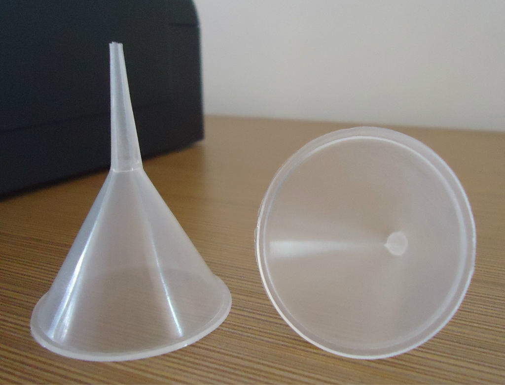实验小漏斗 塑料漏斗 迷你小漏斗 吊坠饰品漏斗 直径40mm pp漏斗