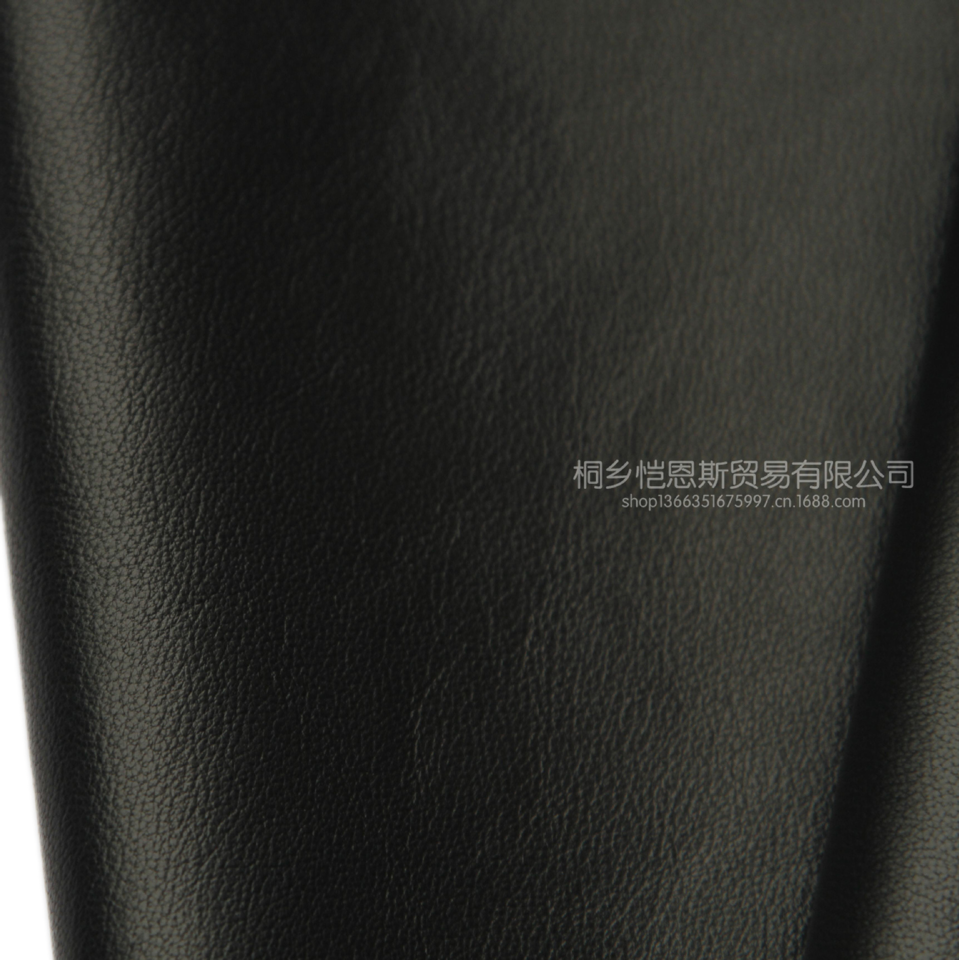 针对服装行业的这个流行趋势,我公司特别研制了服装配皮用水洗绵羊皮