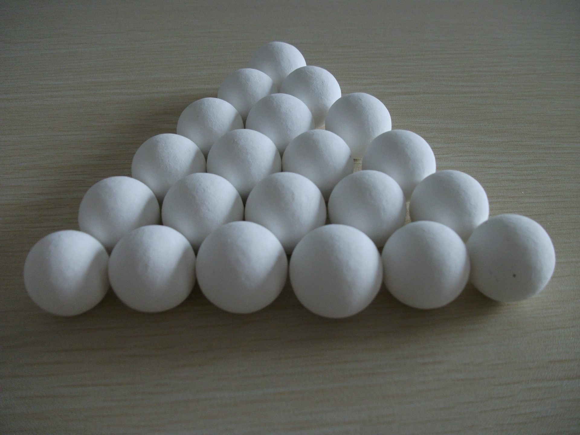 供应研磨搅拌用刚玉球,陶瓷球,耐磨球,氧化铝球