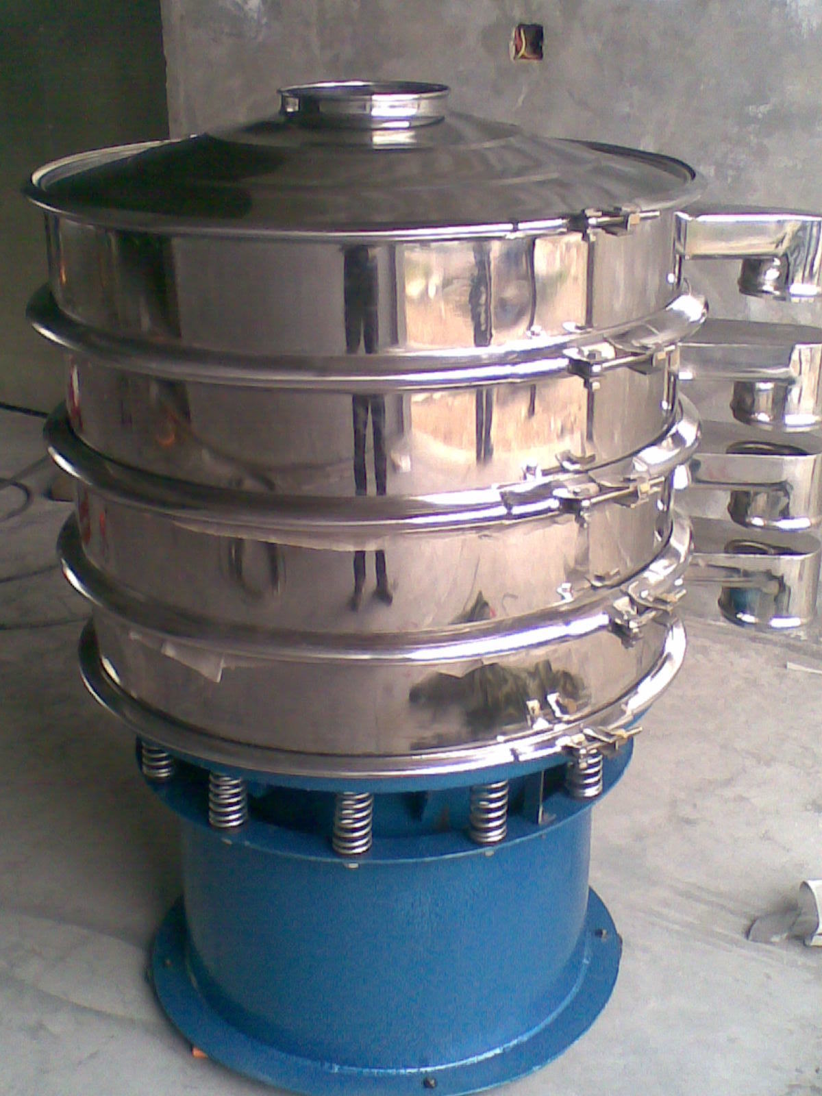 低价供应各种振动筛旋振筛直线振动筛筛