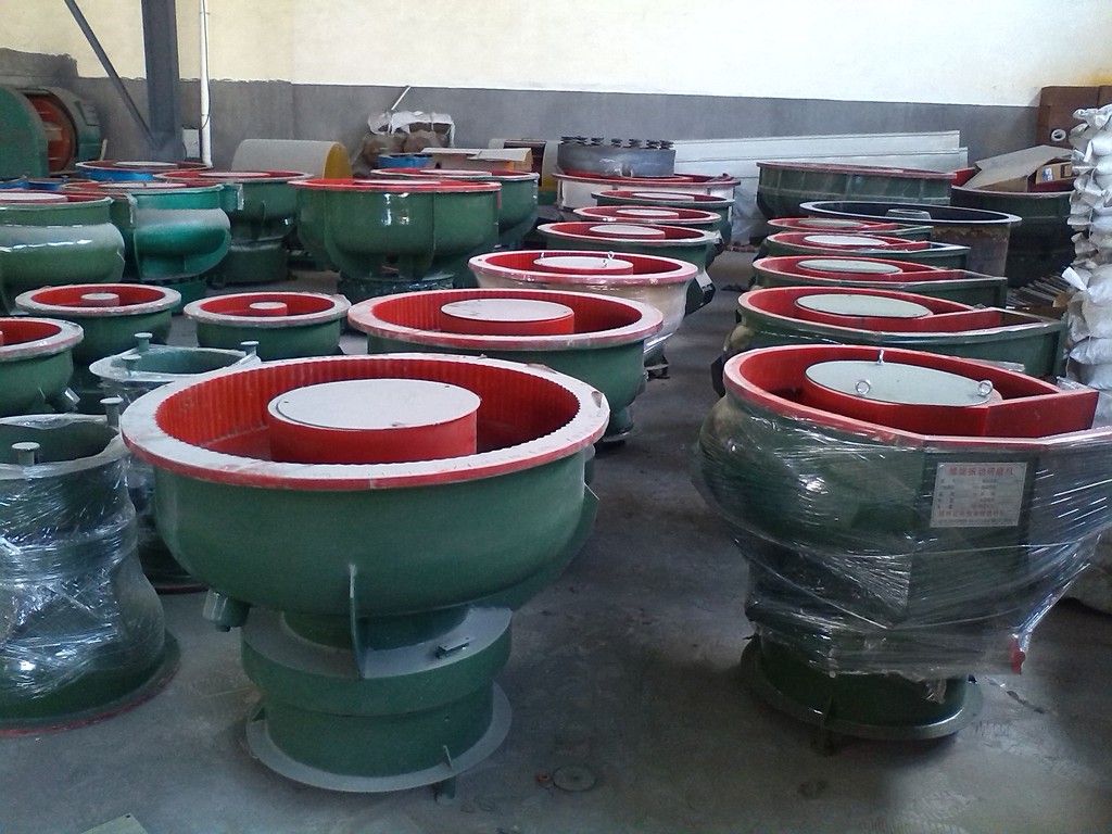 供应450l红胶带自动筛选 振动研磨机 震动抛光机 研磨光饰机