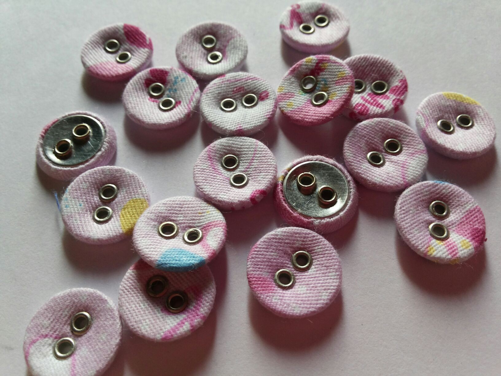汽眼包布扣10—15mm两眼包布扣现货·定做童装辅料纽扣花色