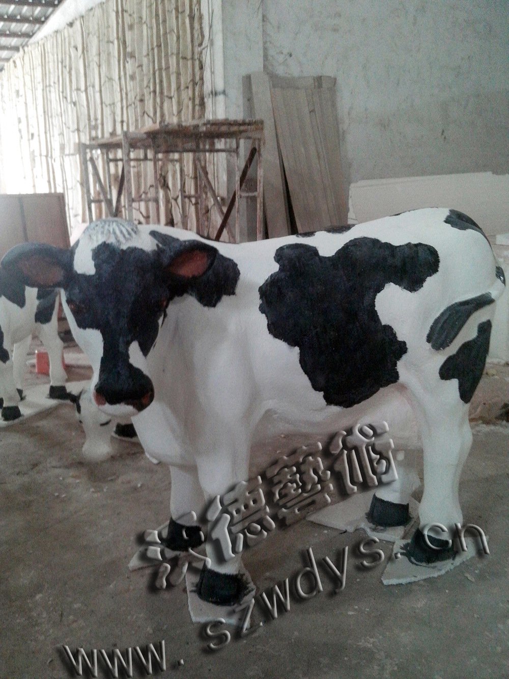 订做销售泡沫雕塑 仿真奶牛 各式优质精美动物雕塑