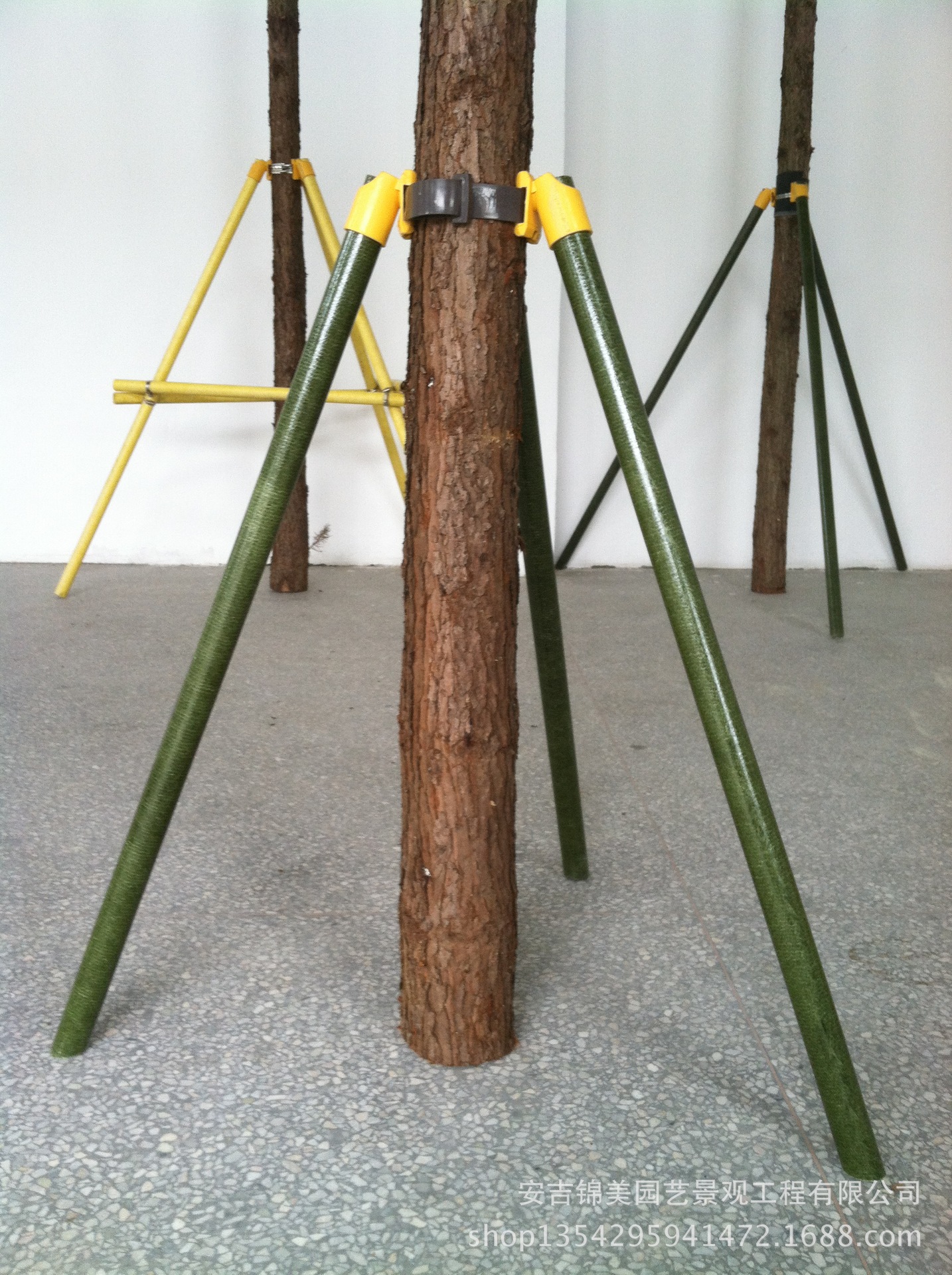 新型苗木支撑架完全可以代替竹木,钢管支撑,完全不同于塑钢,石膏,水泥