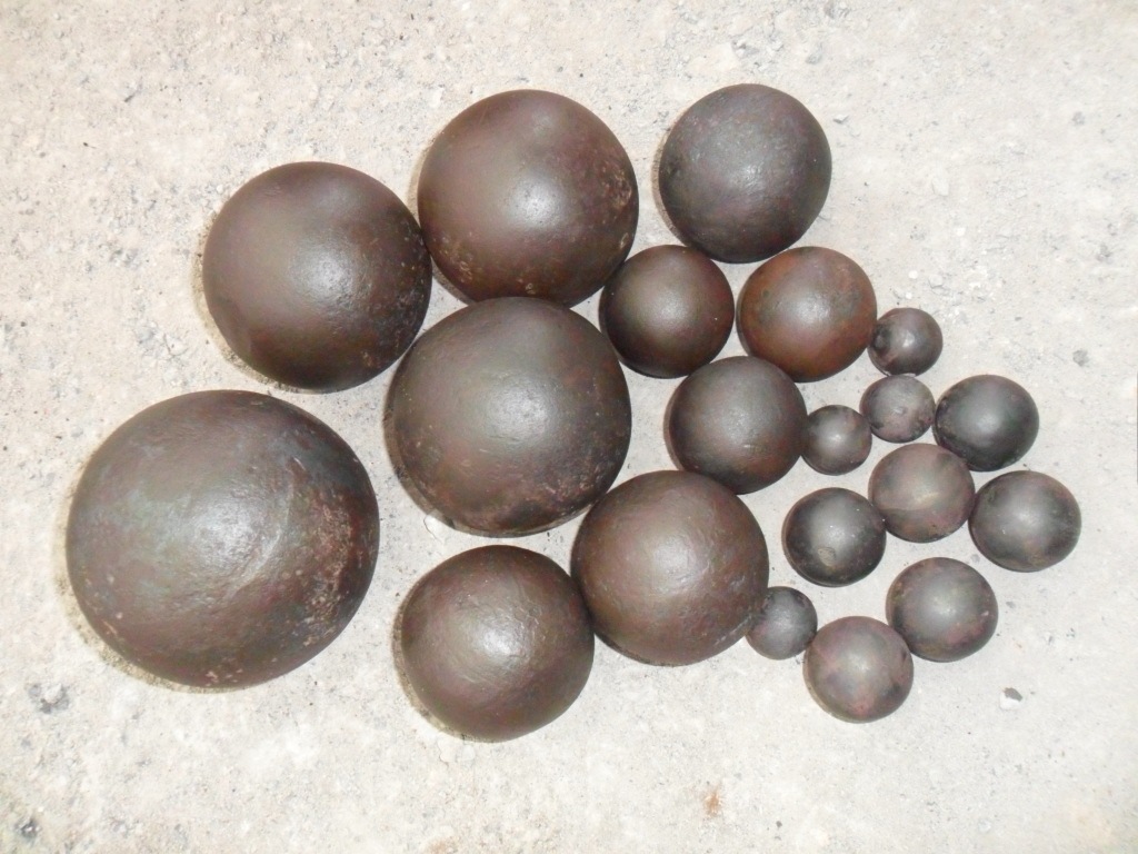 70mm低铬铸造钢球 金矿球磨机专用研磨球