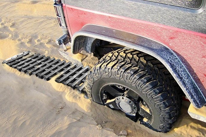 特价供应汽车救援履带 脱困履带 泥地雪地沙地防滑板 橡胶捆带