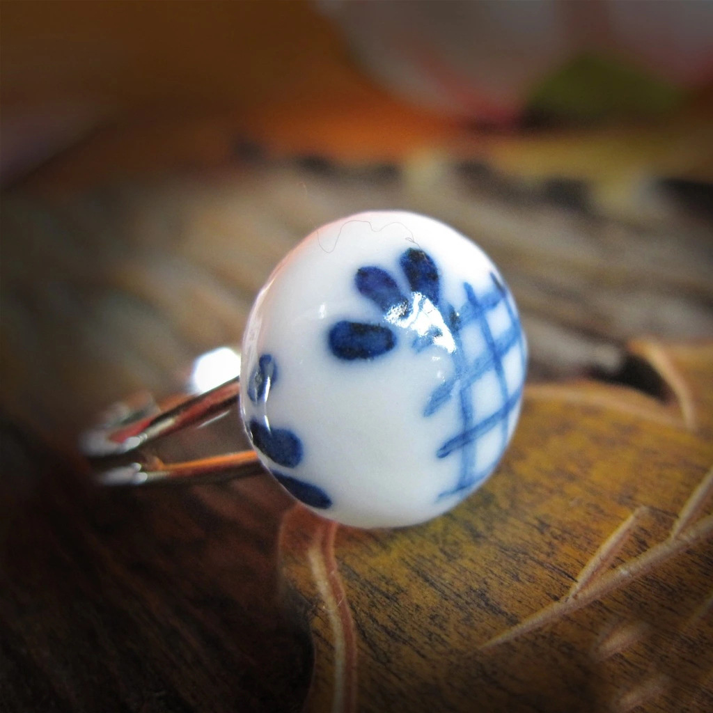 韵味小饰品 手绘青花 蓝天白云主题 送女友同学同事 陶瓷戒指批发