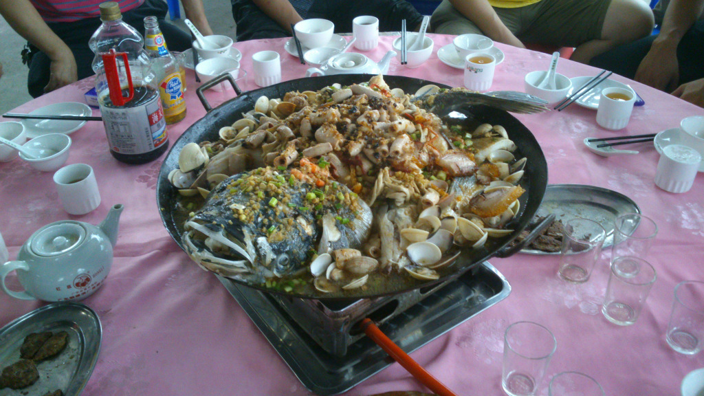 端午节,公司聚餐,第一次吃到这么大的一条鱼!