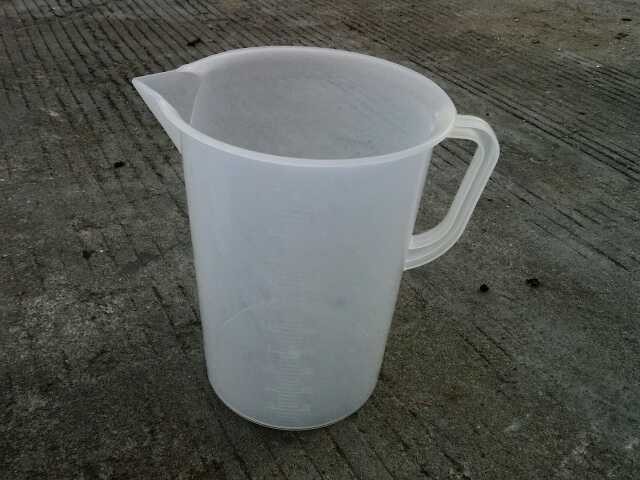 供应5l量杯 批发5升塑料量杯 5l化工塑料量杯