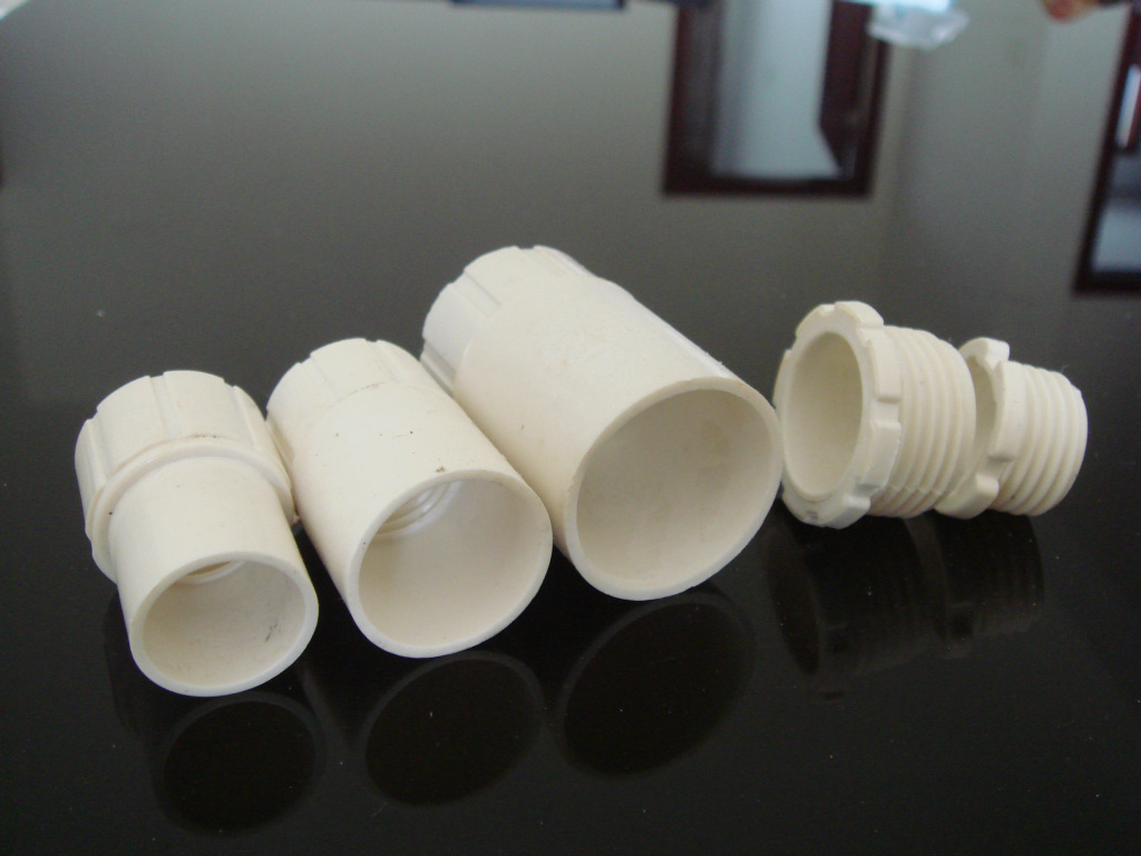 厂家**电工用pvc国标锁母电工管件国标杯梳