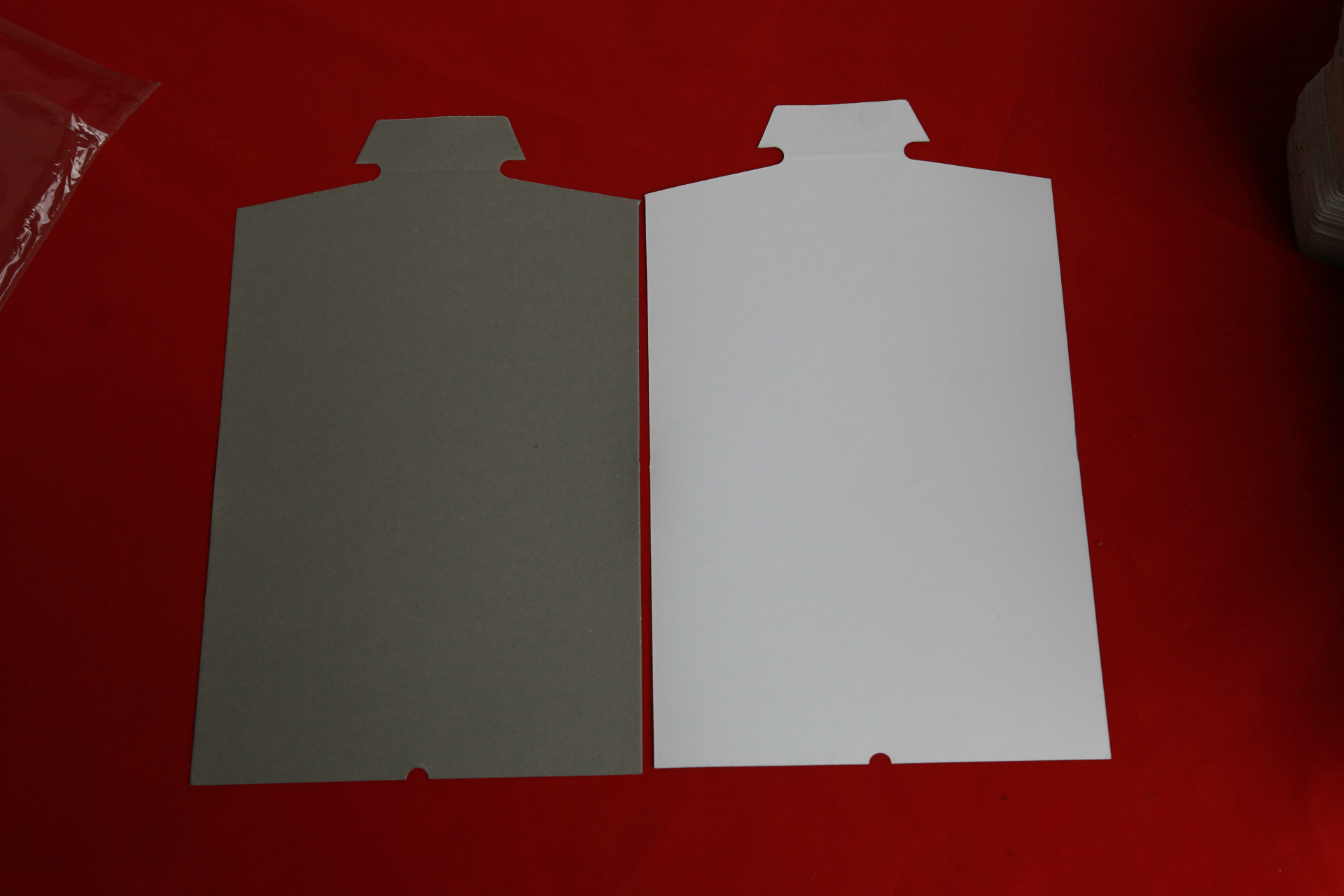 厂家供应优质白板纸 平卡纸 隔层纸 服装衬板纸 衬衣板纸 白卡纸