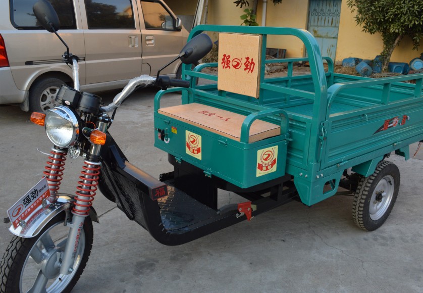 强劲水电三开门 电动三轮车