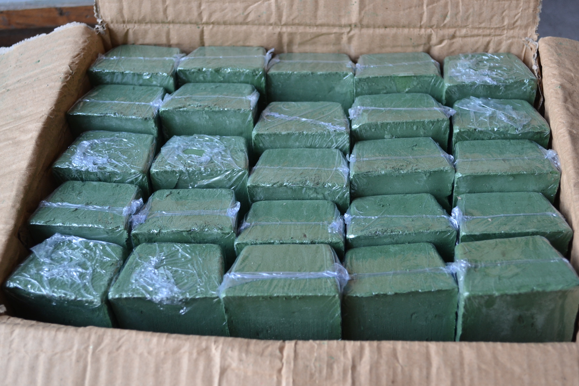 yl厂家供应 555绿蜡 抛光蜡 不锈钢 金属固体蜡 超镜光布轮抛光膏