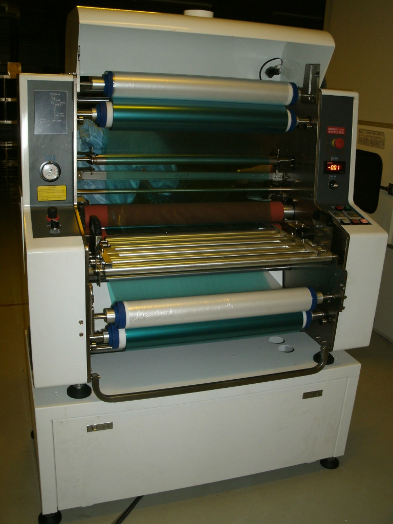 自主开发生产全国供应pcb,fpc干膜手动压膜机,自动贴膜机配件