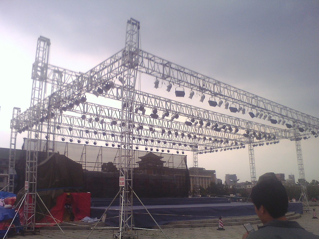 铝合金舞台_铝合金舞台演唱会truss架龙门架铝合金玻璃舞台可定制 - 