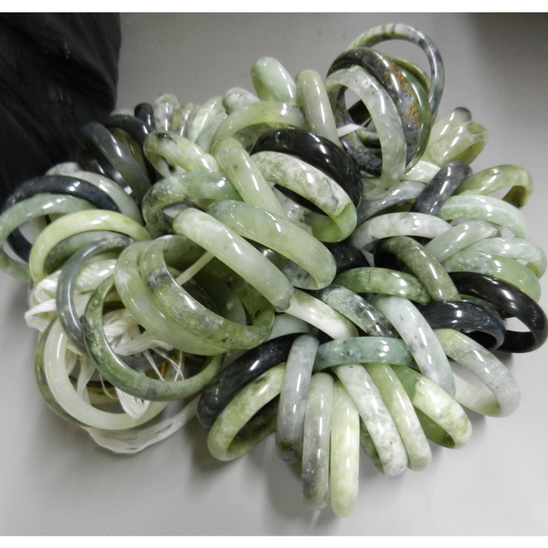 江湖之选 玉石手镯 岫玉手镯漂亮黑点 增加另一份光 别错过