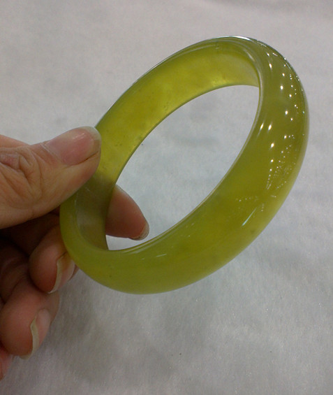 天然岫玉手镯 蛇纹玉 黄金玉镯 精品玉镯批发