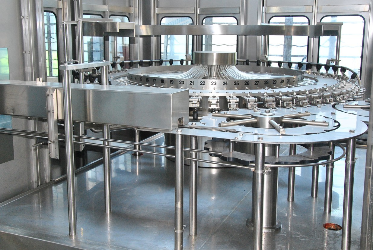 供应cgf系列三合一灌装机饮料包装设备水